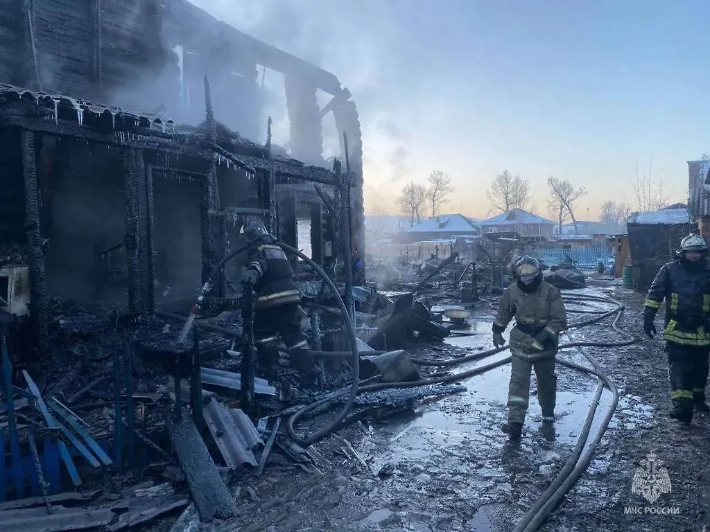 Последствия пожара. Обложка © Пресс-служба МЧС России