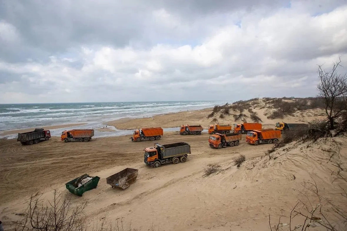 Экскаваторы на Кубани. Фото © Telegram / Вениамин Кондратьев