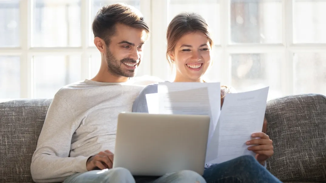 Нужно проверить, не выставлена ли квартира на продажу. Фото © Shutterstock / FOTODOM / fizkes