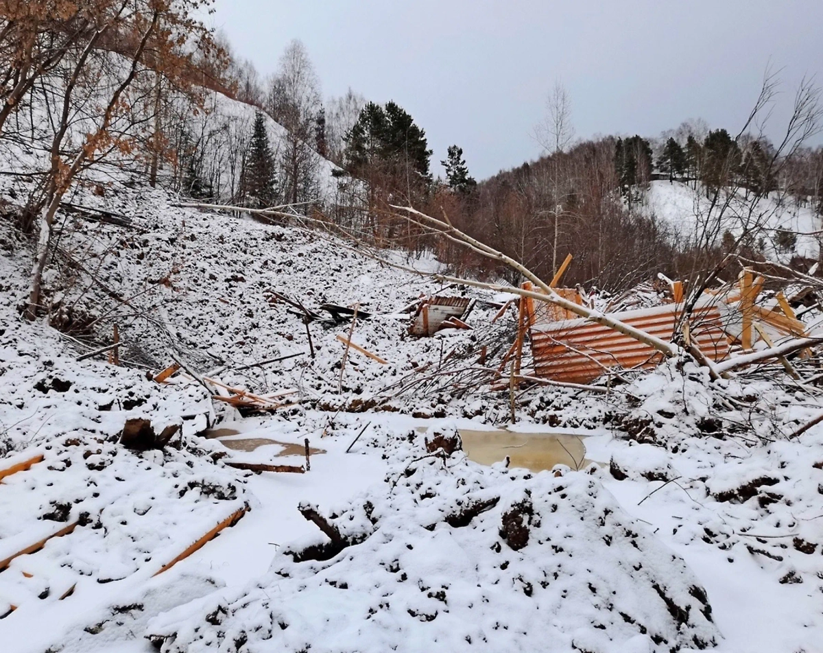 В тюменской тюрьме обрушилась стена. Обложка © VK / ЧП Тюмень