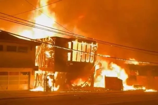 Один из уничтоженных пожаром домов в Малибу. Обложка © X / Jonathan Vigliotti