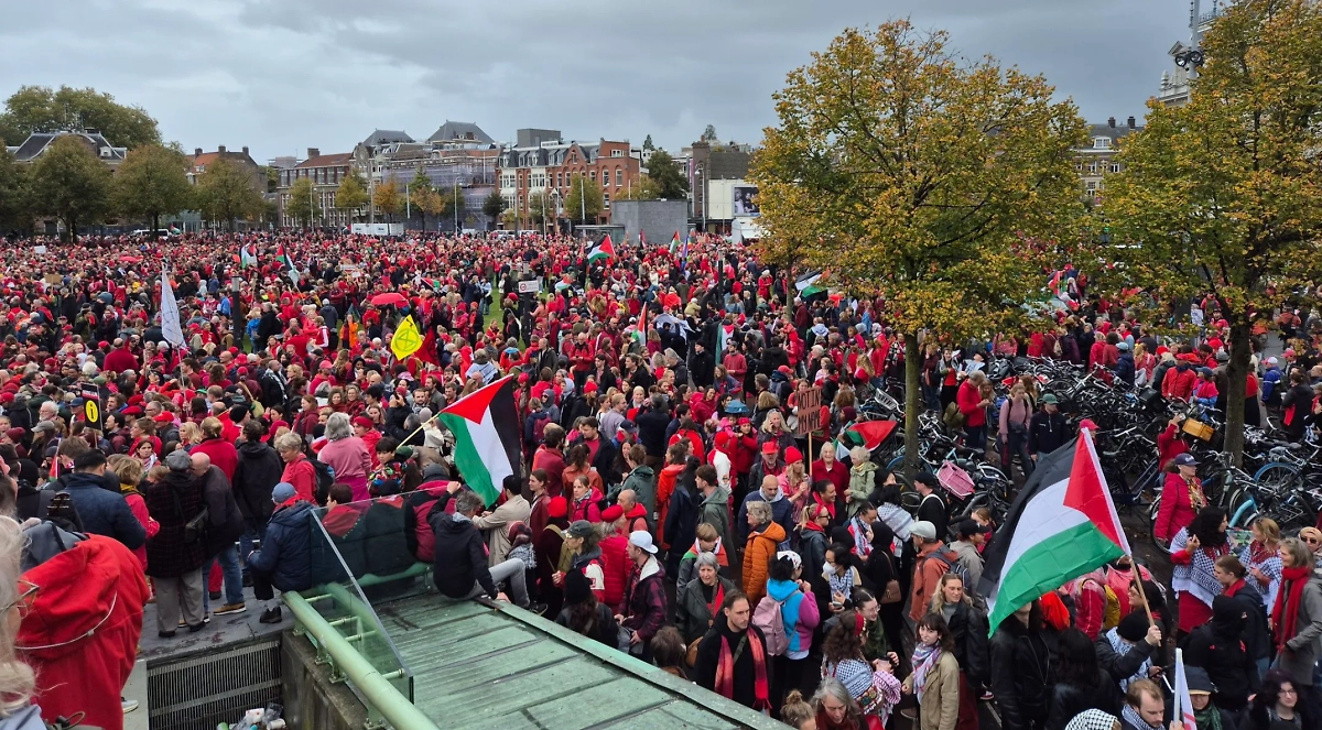 В Амстердаме прошёл митинг против поставок оружия Украине и в поддержку Палестины. Обложка © Х / MIBAWI (Michael Barthel)