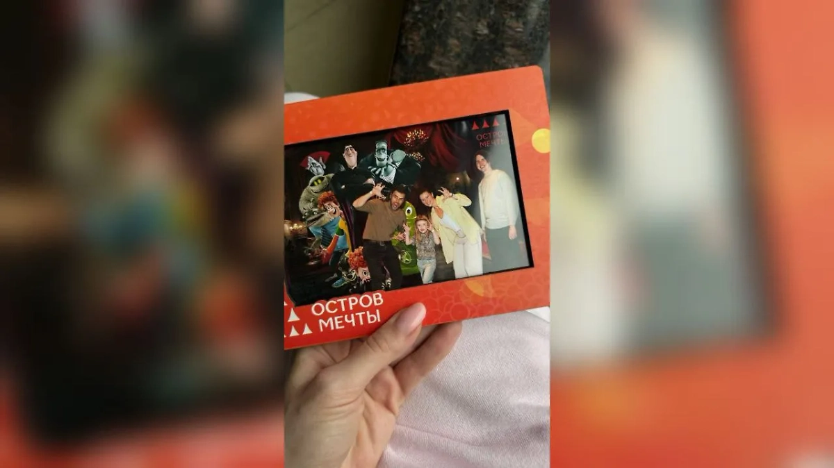 Чернышёв и его семья в парке аттракционов. Видео © Анна Заворотнюк