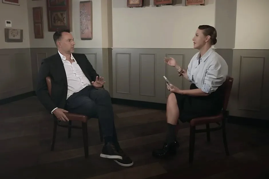 Кадр из интервью Алексея Арестовича* Ксении Собчак. Фото © Youtube / Осторожно: Собчак