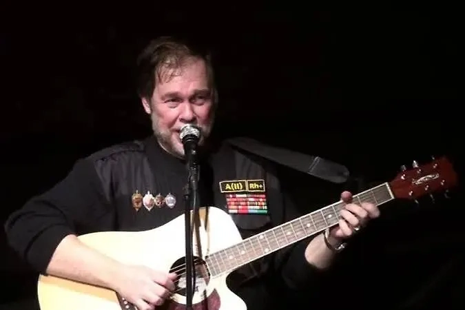 Игорь Морозов написал настоящую боевую, солдатскую песню, ей уже 50 лет. Он воевал в Афганистане. Фото © VK / Юрий Трифоненков