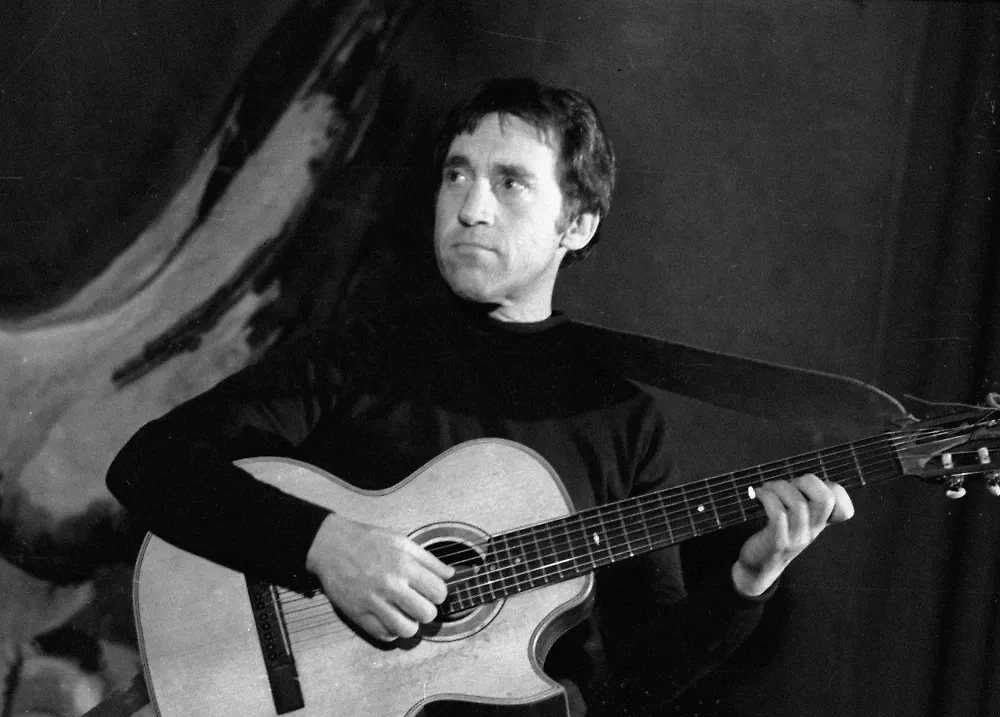 «Большой Каретный», «Охота на волков», «Песня о друге» — ранний период творчества Владимира Высоцкого. Фото © РИА Новости / Галина Кмит