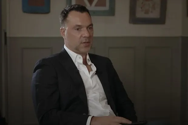 Собственное президентство — сквозная нить риторики Арестовича* всех последних лет. Фото © Youtube / Осторожно: Собчак