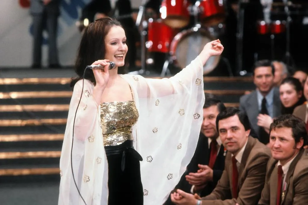 София Ротару стала одной из самых известных эстрадных певиц СССР. С 1975 года она на лейбле «Кругозор». Фото © ТАСС / Александр Яковлев