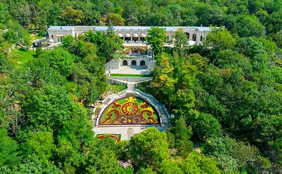 Академическая (Елизаветинская) галерея. Фото © Банк России