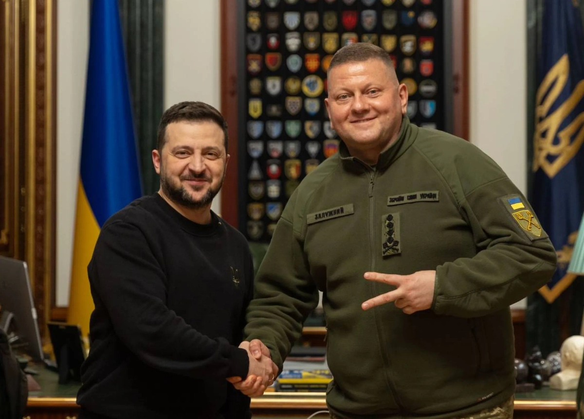 Залужный (справа) с Зеленским. Обложка © president.gov.ua