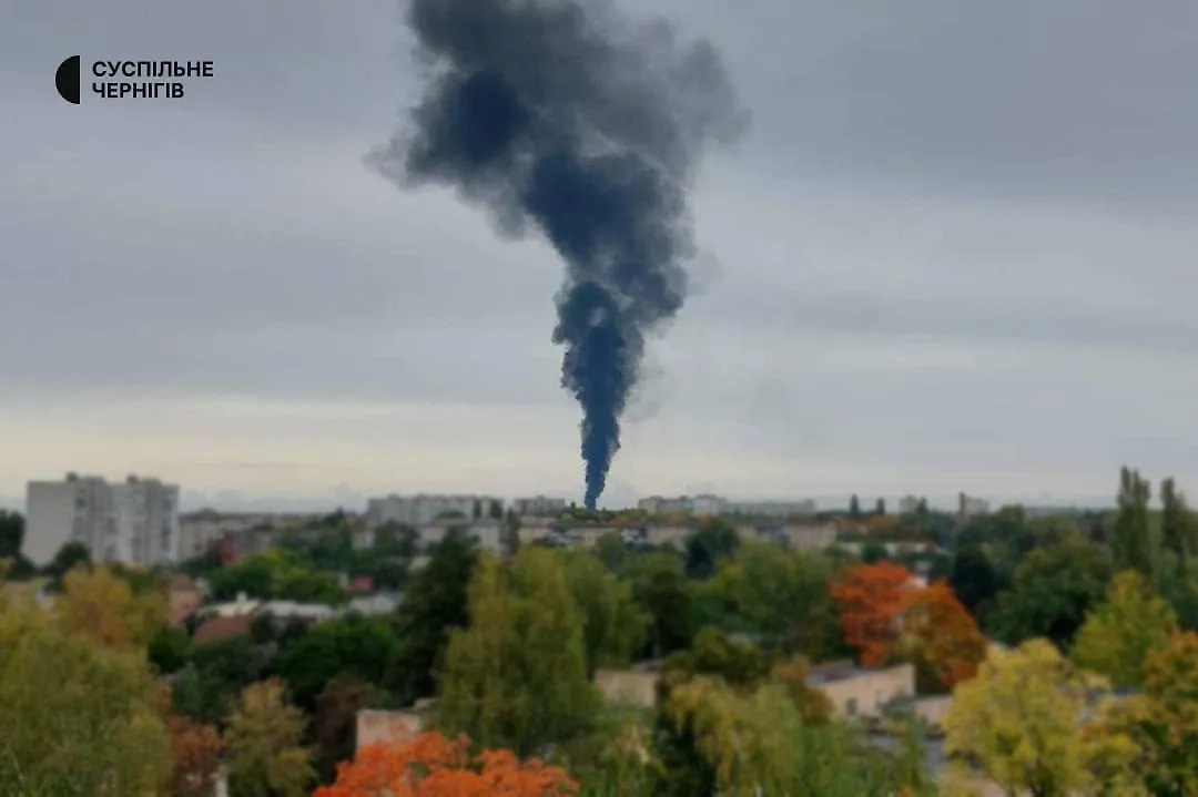 Пожар после взрывов в Чернигове. Обложка © «Общественное Чернигов»