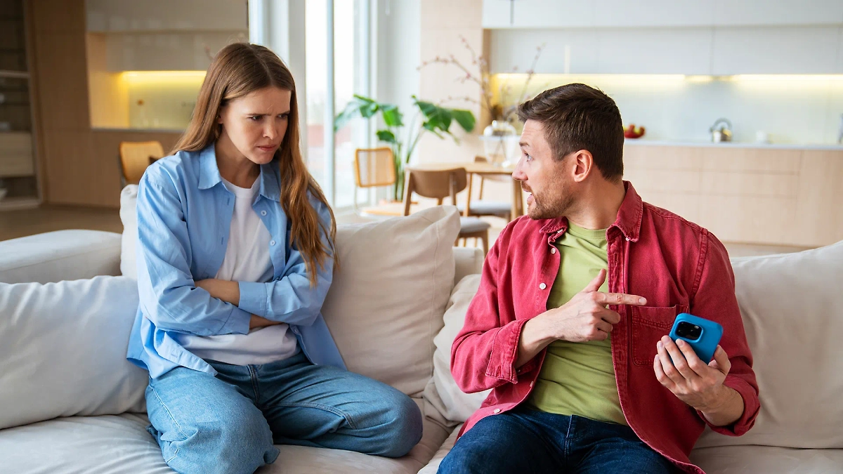 Как перестать контролировать любимого человека и жить с ним в гармонии: психология отношений. Обложка © Shutterstock / FOTODOM / DimaBerlin