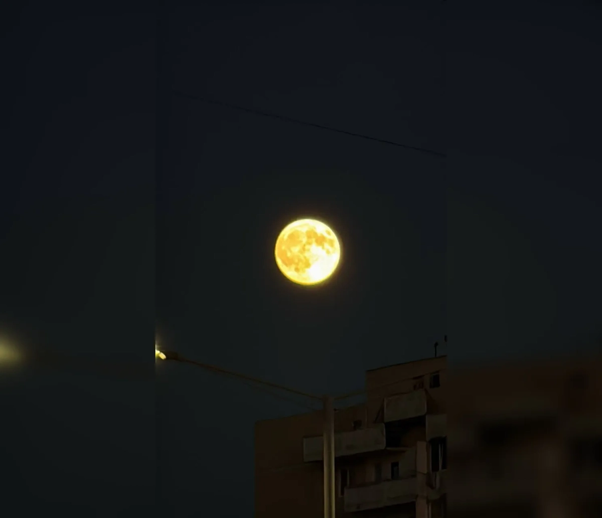 Суперлуние над Россией. Фото © SHOT