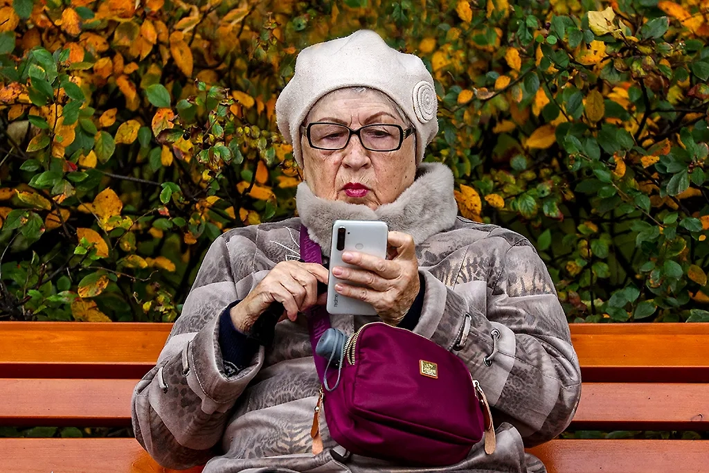 Пенсионеров ожидает индексация пенсий и повышение доплат. Обложка © ТАСС / Сергей Булкин