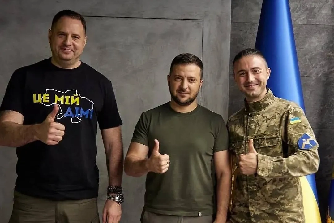 Тарас Тополя с фанатами. Фото © Instagram (соцсеть запрещена в РФ; принадлежит корпорации Meta, которая признана в РФ экстремистской) / tarastopolia