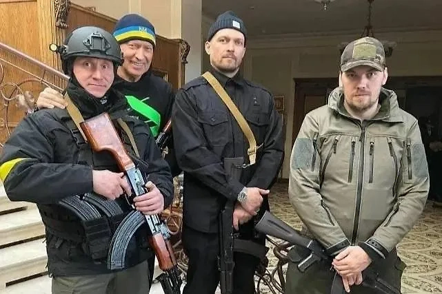 Усик в теробороне. Фото © Instagram (соцсеть запрещена в РФ; принадлежит корпорации Meta, которая признана в РФ экстремистской) / usykaa