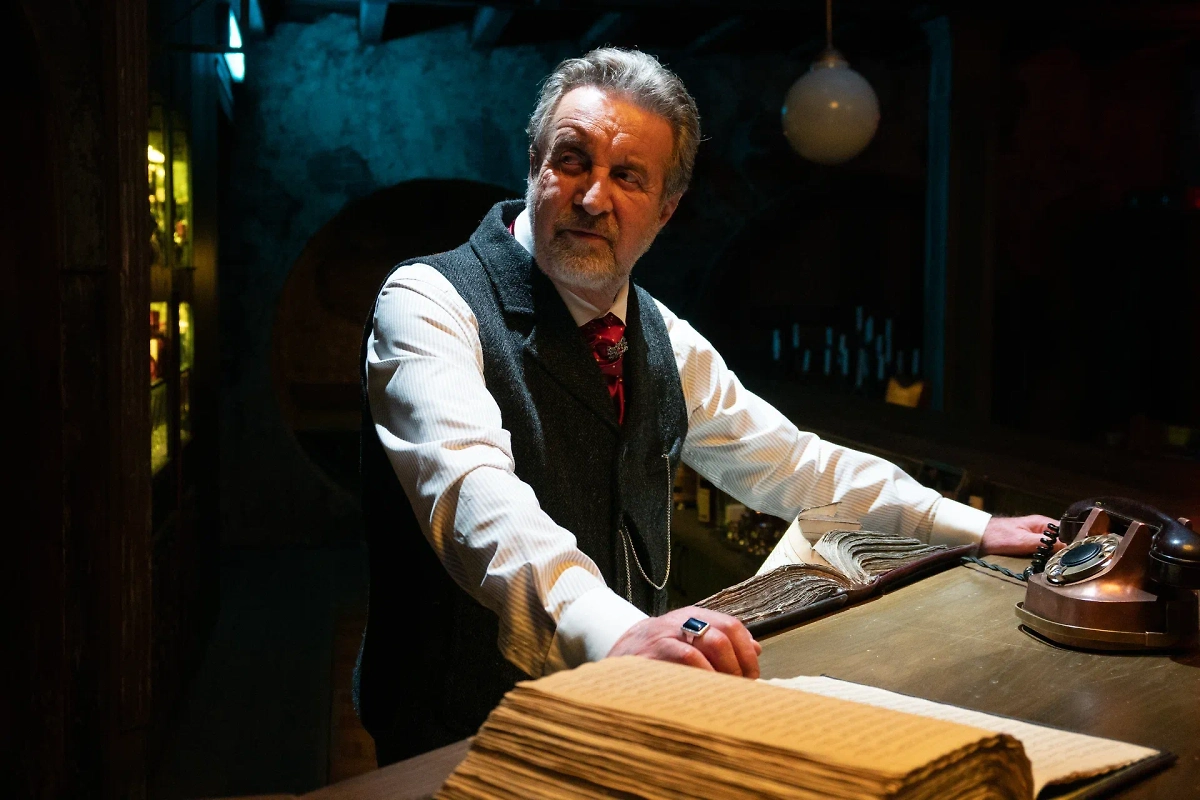 «Бар «Один звонок», актёры и роли: кто снялся в новом сериале с Козловским. Фото © Кадр из фильма «Бар «Один звонок», режиссёр Сергей Филатов / Kinopoisk