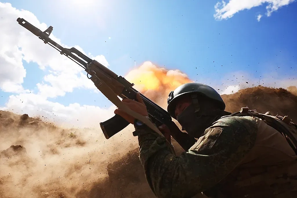 Бойцы Армии России уничтожают врага в районе Северска. Обложка © ТАСС / Александр Река