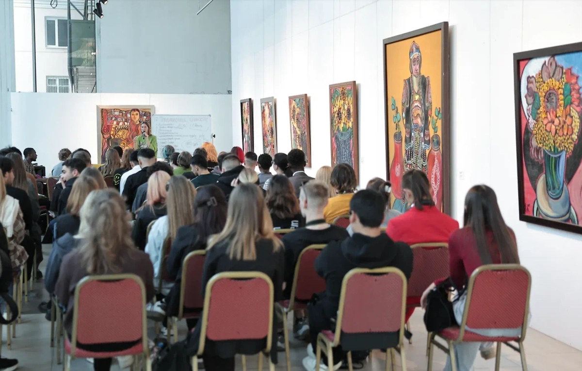 Экспозиция финалистов первого конкурса «Картина мира» в Екатеринбурге. Фото © Предоставлено Life.ru