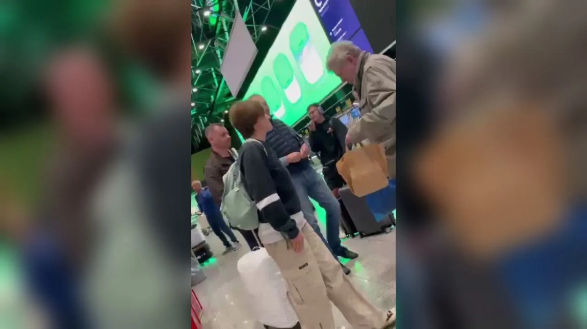 Проводы Диллендорф в московском аэропорту.