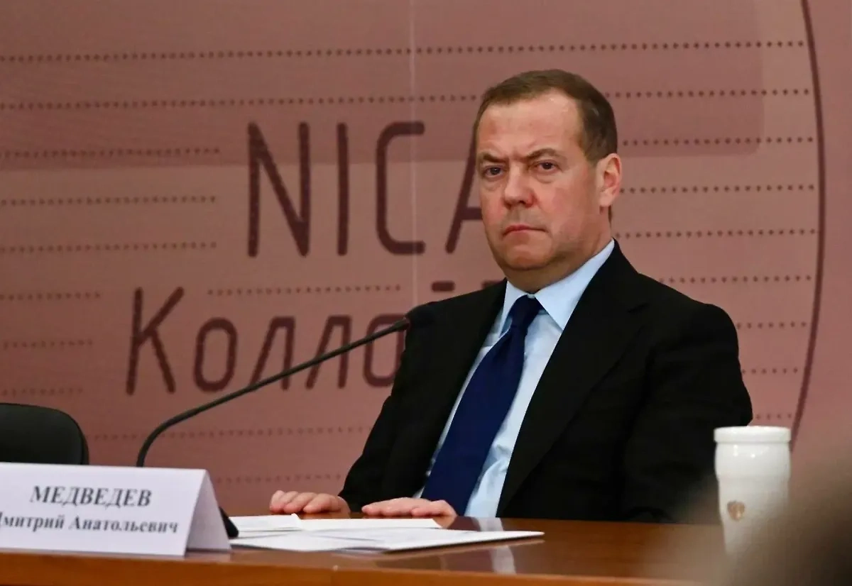 Дмитрий Медведев. Обложка © Life.ru