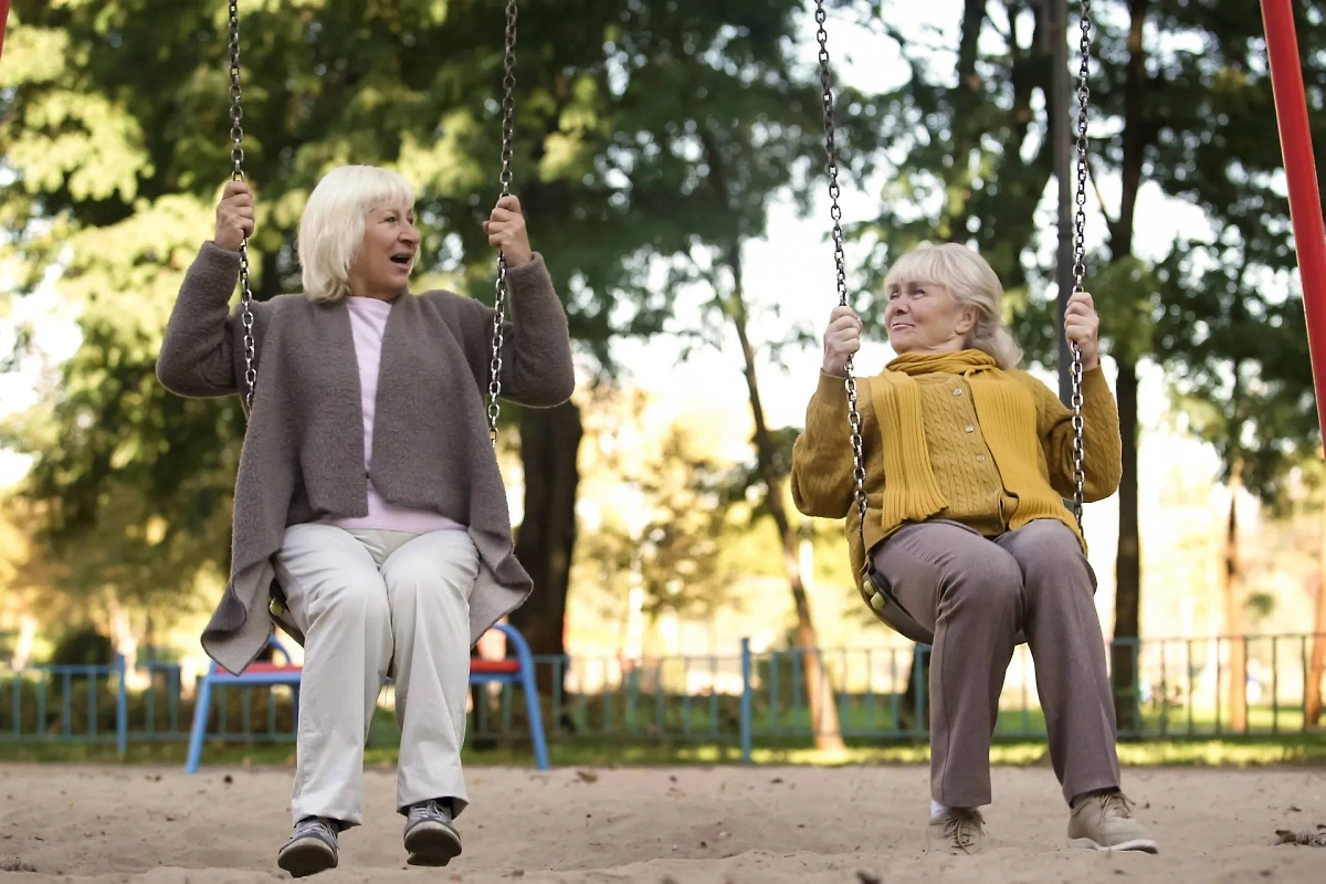 С наступлением старости стиль общения меняется. Тут либо в плюс, либо в минус. Фото © Shutterstock / FOTODOM / Motortion Films
