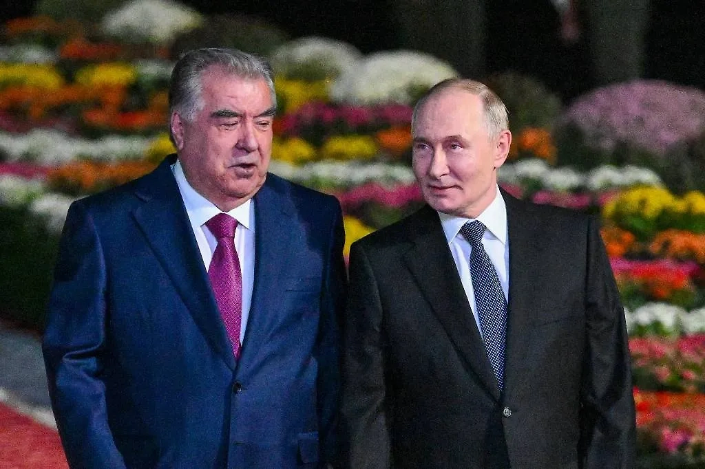 Эмомали Рахмон и Владимир Путин. Обложка © ТАСС / POOL / Кристина Кормилицына