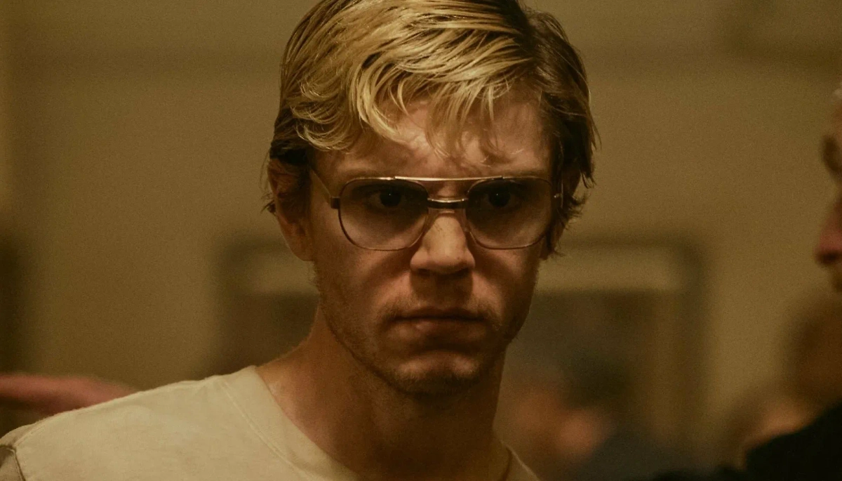 «Монстр: История Эда Гейна» — сериал о серийном убийце. Критики его невзлюбили. Фото © Кадр из фильма «Монстры», режиссёр Пэрис Барклай и др. / Kinopoisk