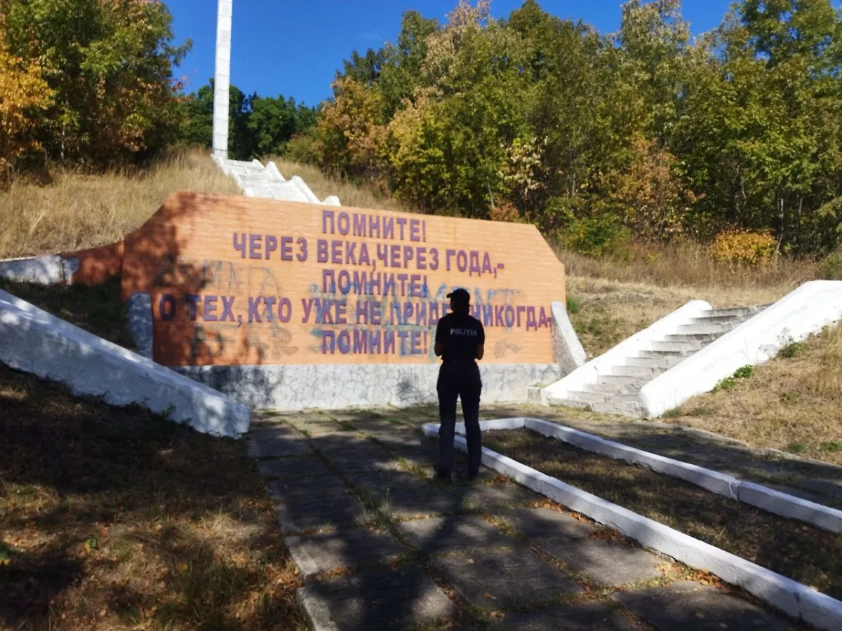 Осквернённый памятник в Молдавии. Обложка © Telegram / Солдат Победы