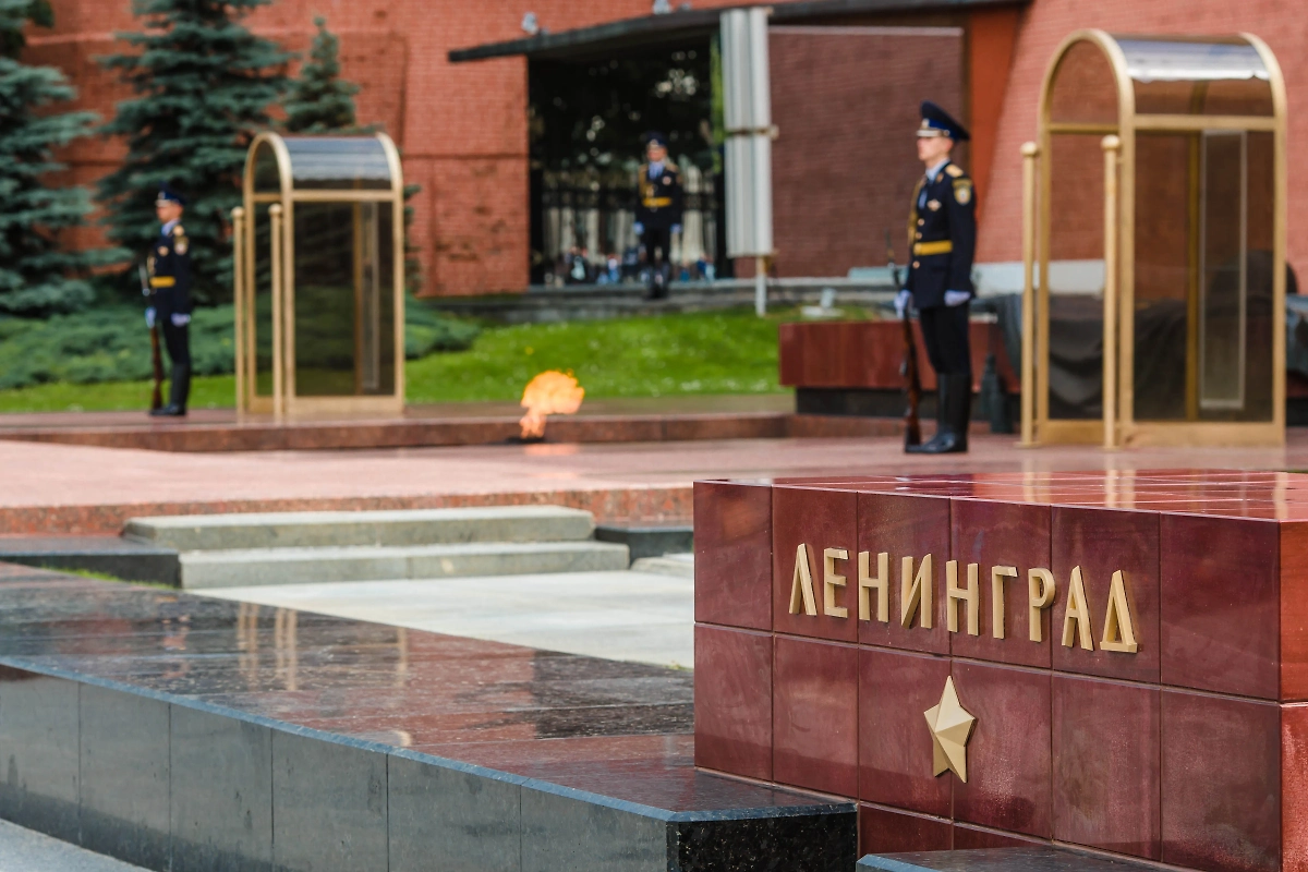 Обложка © Shutterstock / FOTODOM / PhotoJuli86