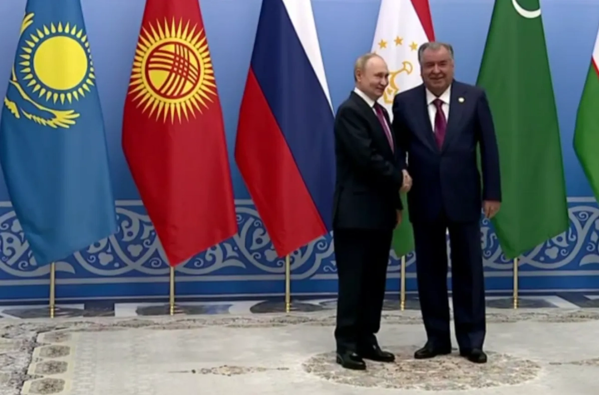 Обложка © Кремль Новости