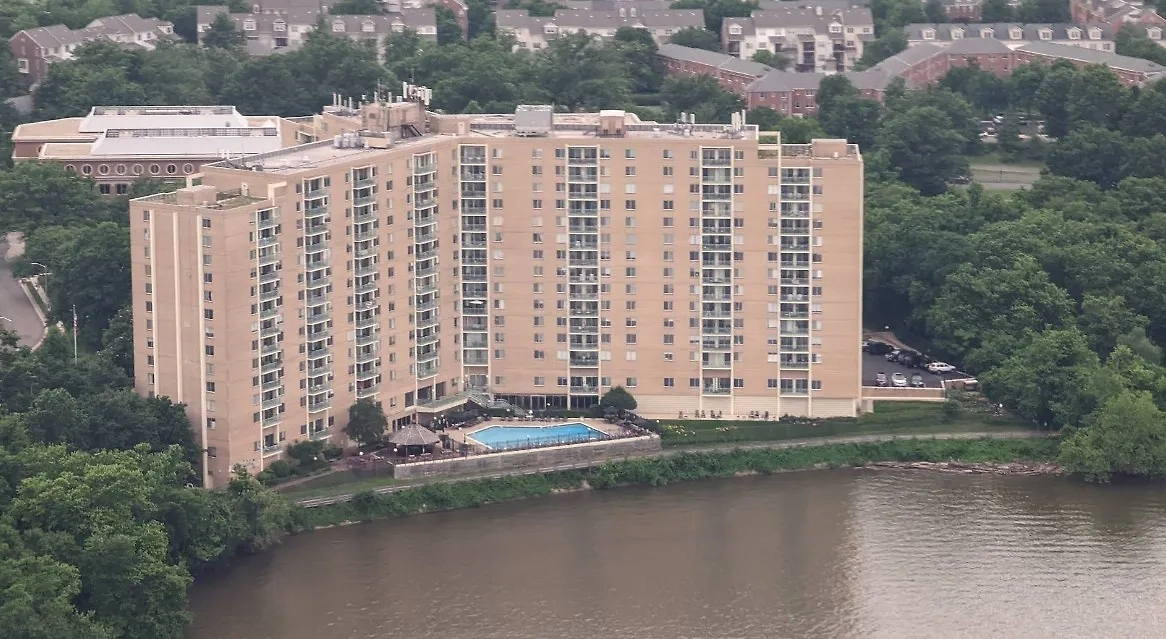 ЖК «Марина Тауэрс». Фото © Google Maps