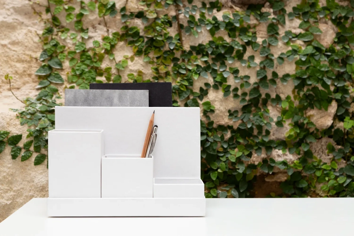 Идеи подарков на День учителя женщине и мужчине. Фото © Freepik