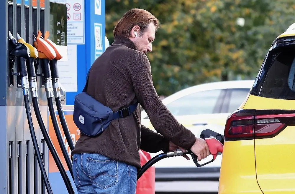 Экономисты спрогнозировали цены на бензин к концу октября. Обложка © ТАСС / ЕРА / MAXIM SHIPENKOV