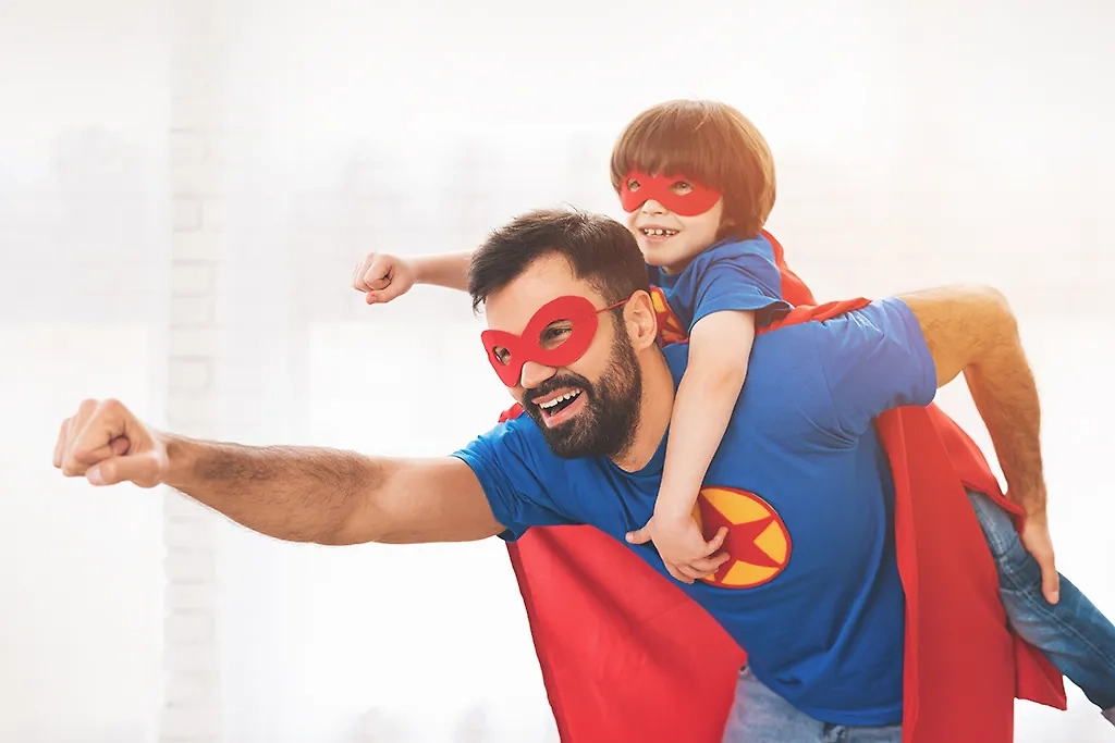 Оригинальные, запоминающиеся, необычные идеи для поздравлений на День отца 19 октября. Фото © Shutterstock / FOTODOM / VGstockstudio