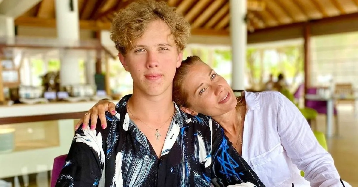 Ирина Линдт с сыном Иваном. Обложка © Instagram (соцсеть запрещена в РФ; принадлежит корпорации Meta, которая признана в РФ экстремистской) / lindt.irina