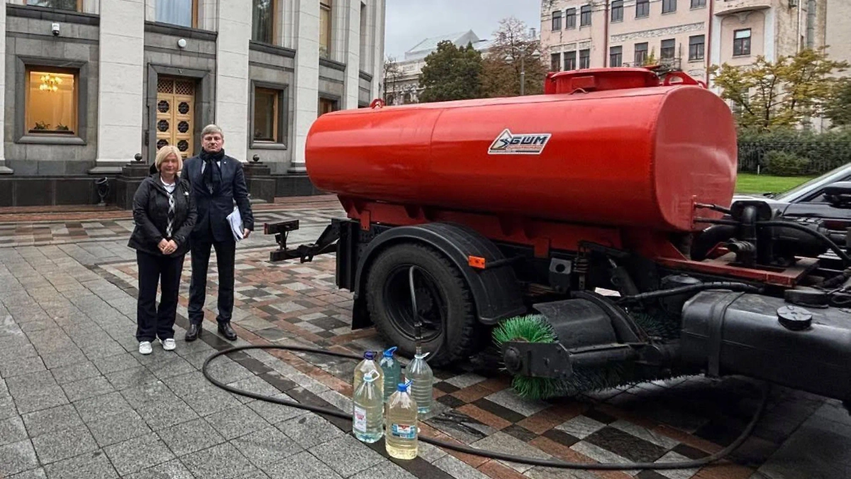 Вода, которую привезли украинским чиновникам. Фото © Telegram / ГЕРАЩЕНКО ІРИНА