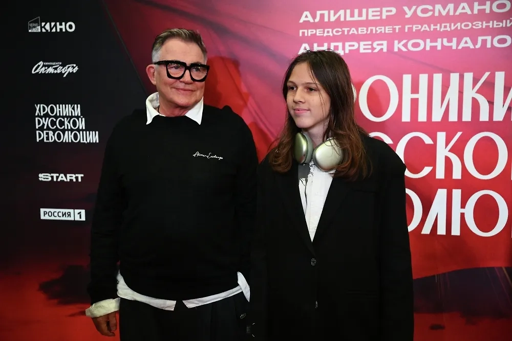 Дмитрий Дибров с сыном. Обложка © РИА Новости / Кирилл Зыков