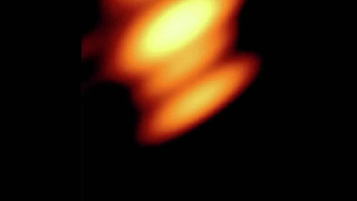 Две чёрные дыры вращаются вокруг друг друга. Фото © University of Turku