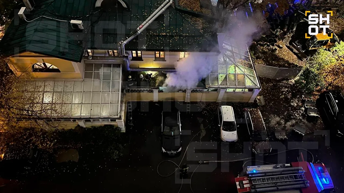 Итальянский ресторан загорелся в Денежном переулке в центре Москвы. Фото © SHOT