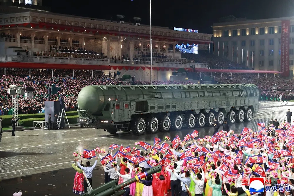 КНДР представила на параде межконтинентальную ракету «Хвасон-20»