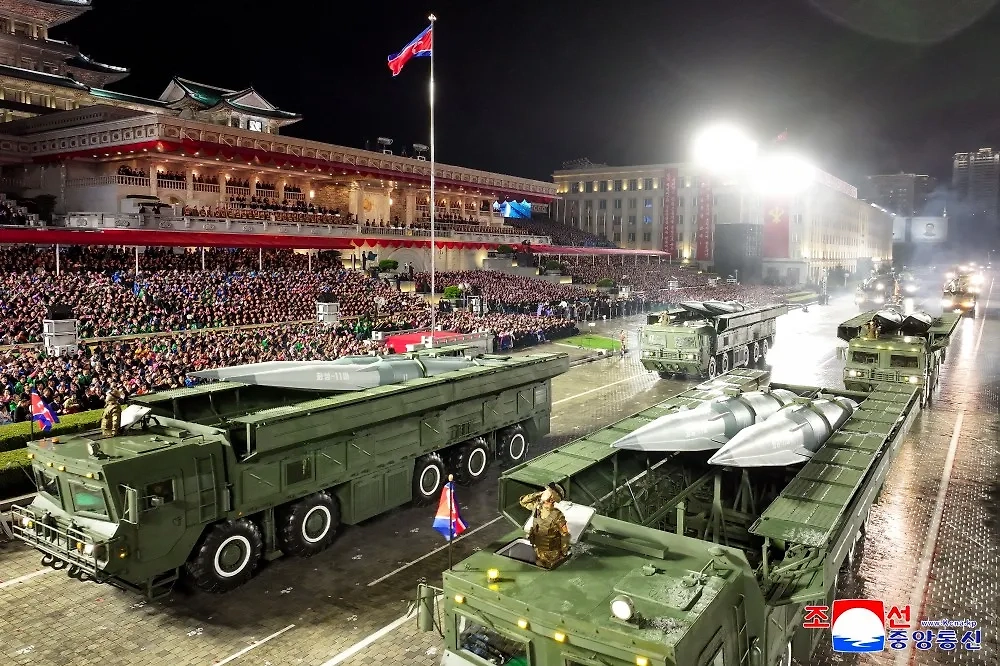 КНДР представила на параде межконтинентальную ракету «Хвасон-20»