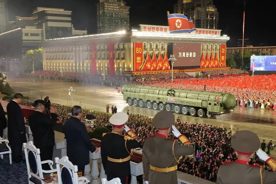 Ракеты, представленные на параде. Обложка © ЦТАК