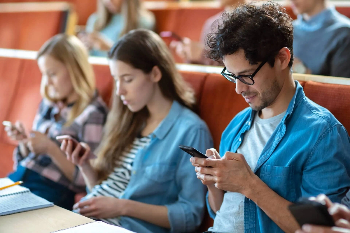 Обложка © Shutterstock / FOTODOM / Gorodenkoff