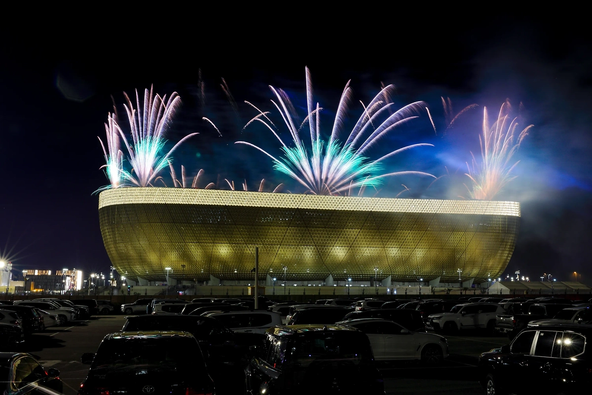 Лусаил Айконик. Обложка © Shutterstock / FOTODOM / Satheesh_Madh