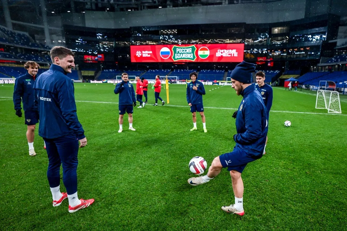 Предыгровая тренировка российских футболистов. Обложка © Telegram / Сборная России по футболу