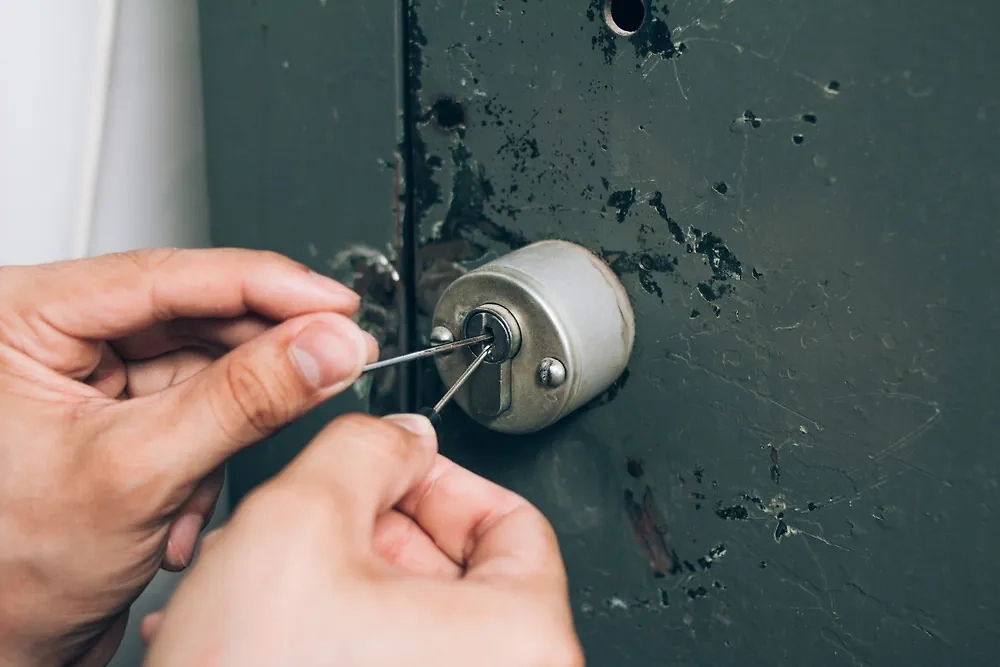 Отмычка сломалась и чуть не сорвала ликвидацию Бандеры. Фото © Ыргееукыещсл / FOTODOM / Alexbom