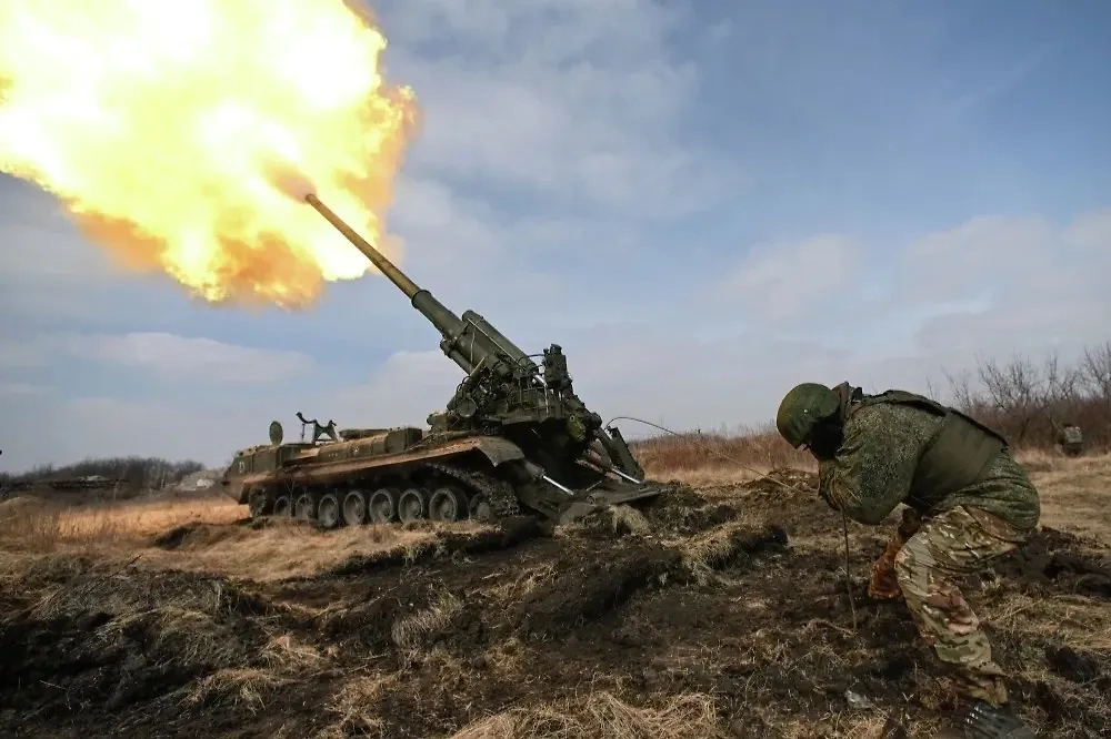 Армия России бьёт по позиции ВСУ под Димитровом, 17 октября 2025 года. Обложка © РИА «Новости» / Станислав Красильников