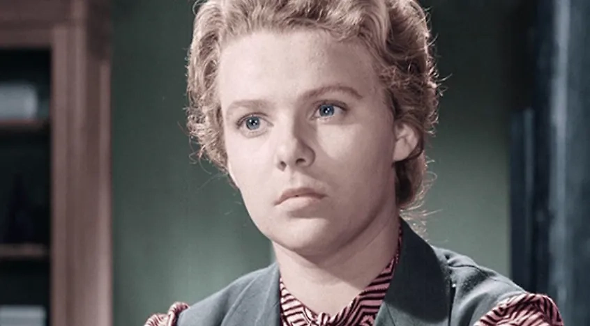 Актриса, которая исполнила главную роль в фильме «Весна на Заречной улице», не хотела сниматься. Фото © Кадр из фильма «Весна на Заречной улице», режиссёры Марлен Хуциев, Феликс Миронер, сценарист Феликс Миронер / Kinopoisk