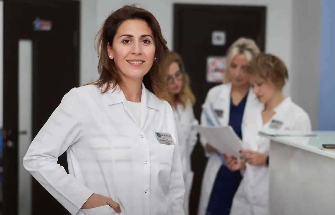 Марина Айрапетян. Обложка © VK / КЛИНИКА ДАВИНЧИ 